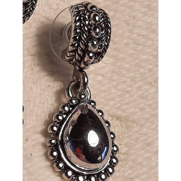 Silver Tone Tear Drop Dangle Earrings Post Pierced 1-1/2" Long - Picture 4 of 6